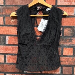 Princess Polly 
Gimmie Lace Tie Back Sleeveless Tp